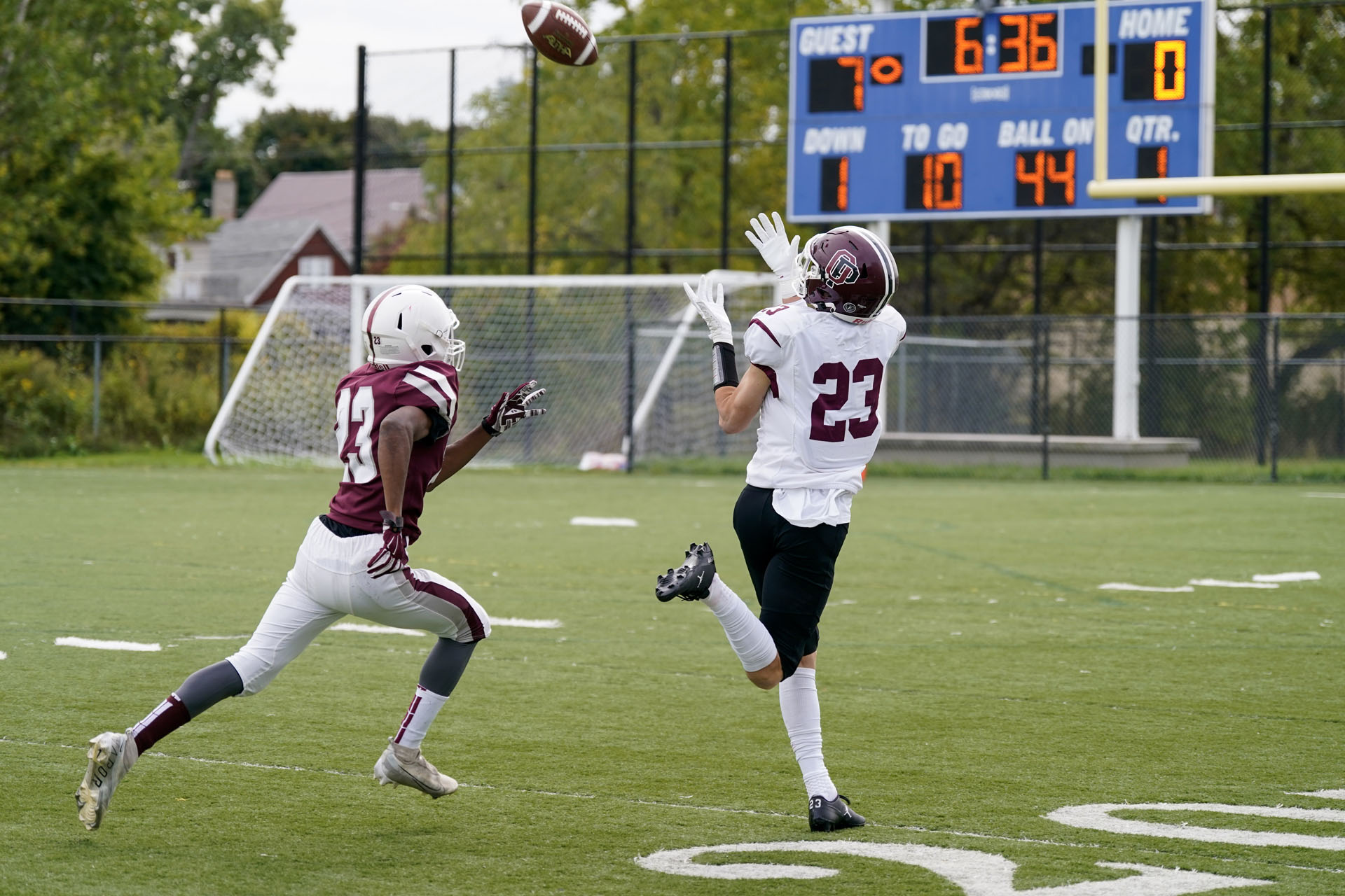 WR about to make the catch!
