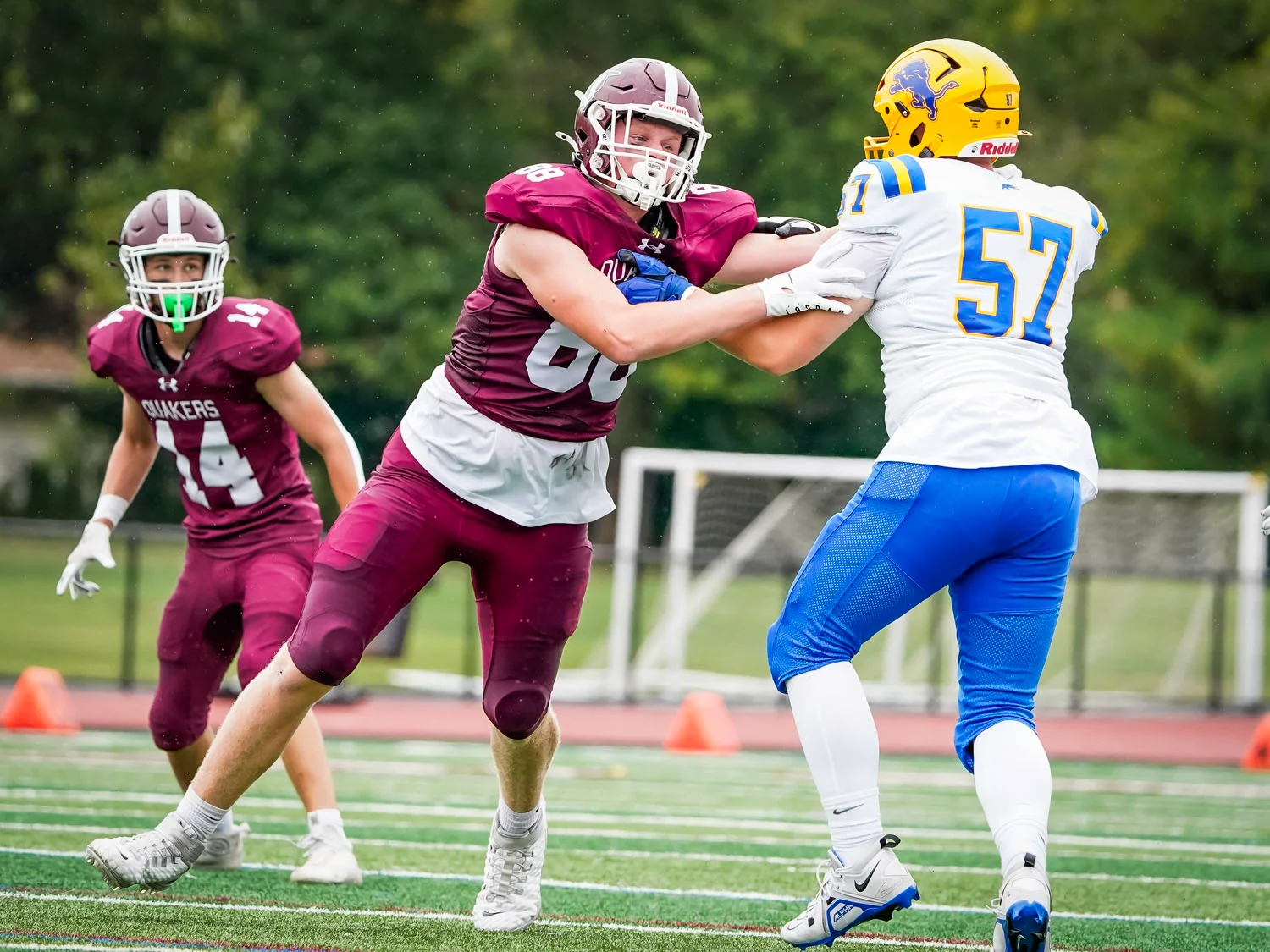 DE rushing the QB
