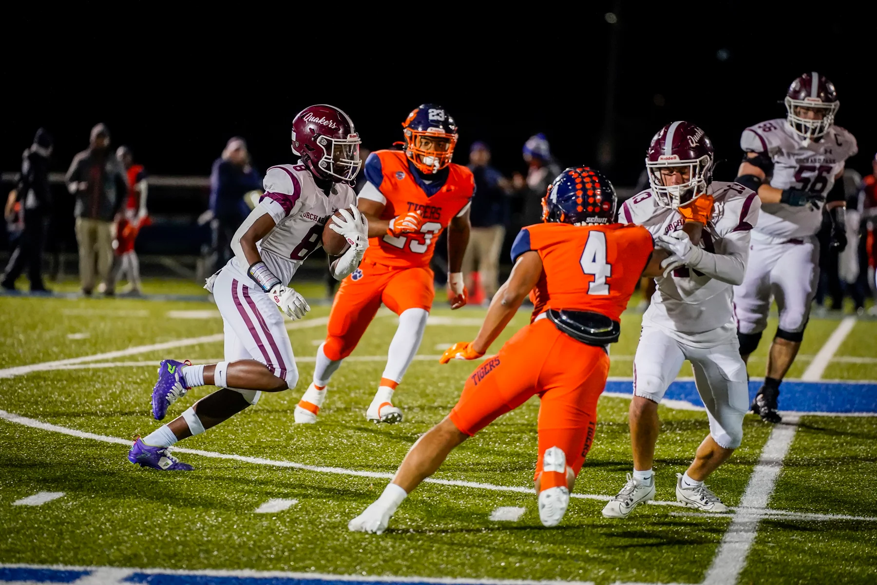 RB hitting the hole